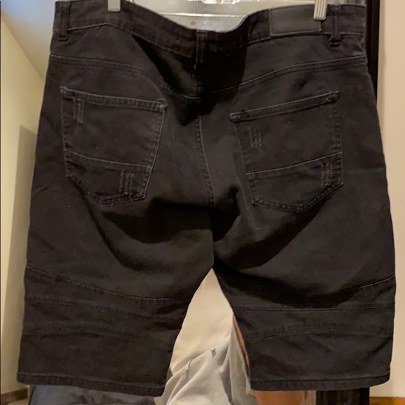 Black pair of distressed shorts - Picture 3 of 3